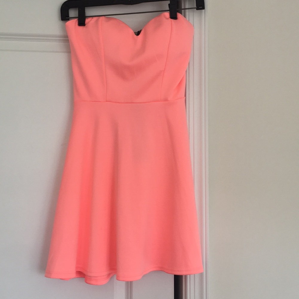 Strapless dress